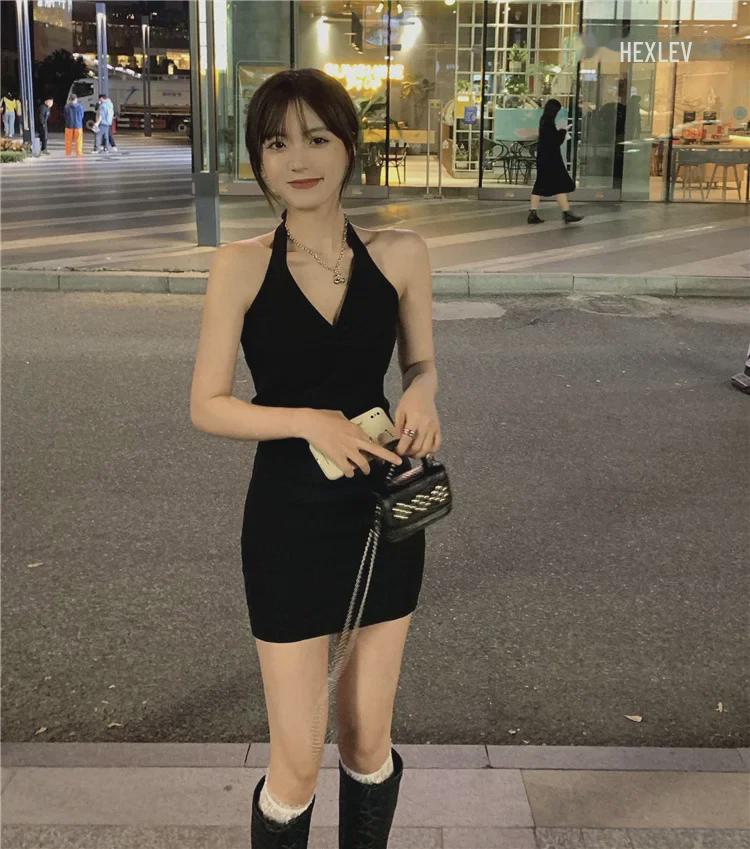 2024 Korejské Zeštíhlující Halterové Malé Černé Šaty - Sexy Jarní/Letní Design