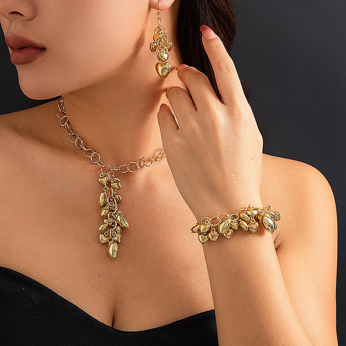 

Jewelry y2k love-shaped choker beaded niche design sweet and cool ins wind fringe necklace