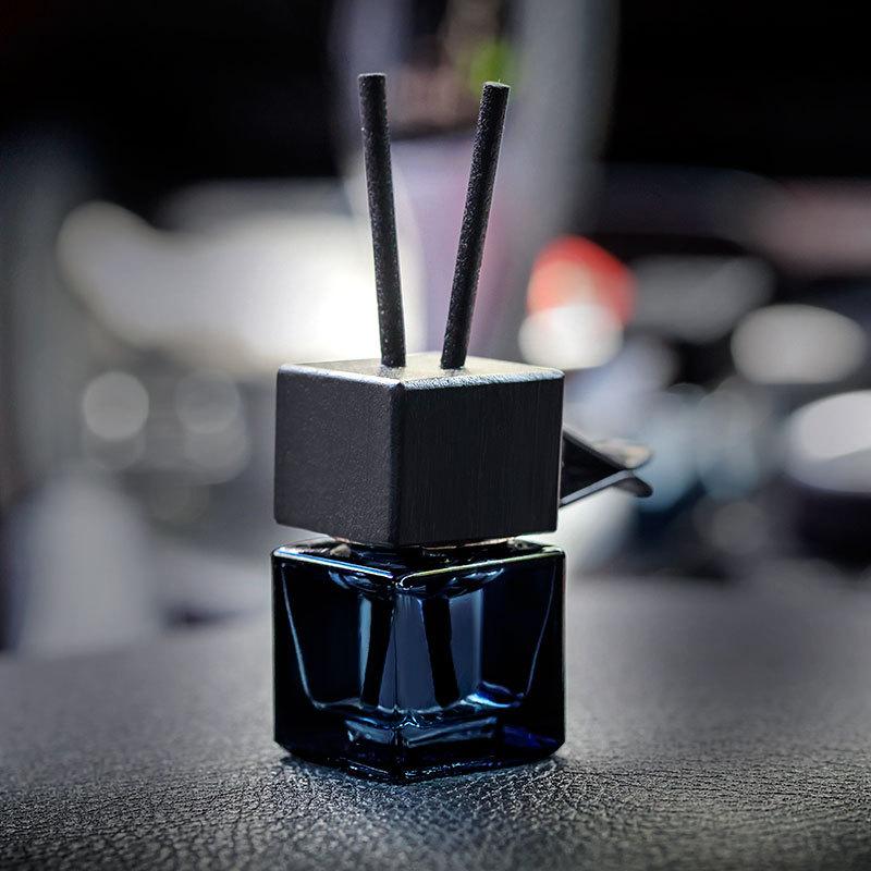 

1 Piece Car Decoration Square Car Hanging Glass Bottle Air Freshener Empty Bottle Aromatherapy Ornament Pendant Diffuser