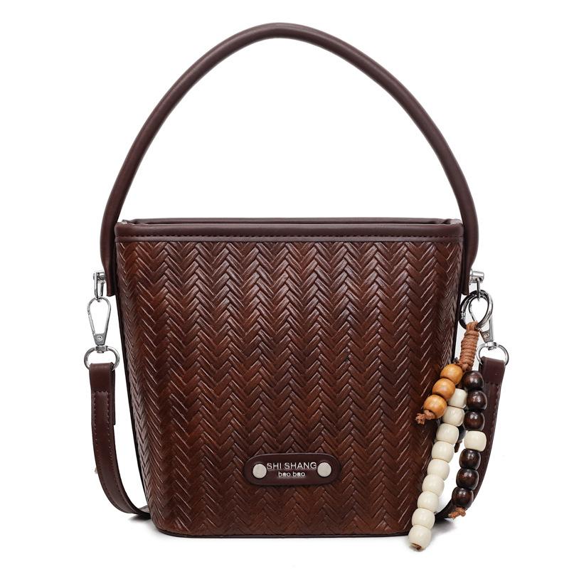 

Trend portable vegetable basket bag women s niche woven bag 2025 new retro bucket bag shoulder messenger bag send pendant