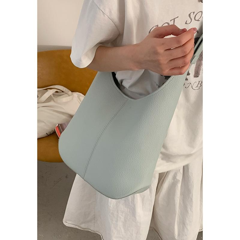 

Сумка Высококачественная сумка под мышкой женская 2025 лето новая однотонная простая сумка-тоут большой вместимости мягкая сумка на плечо