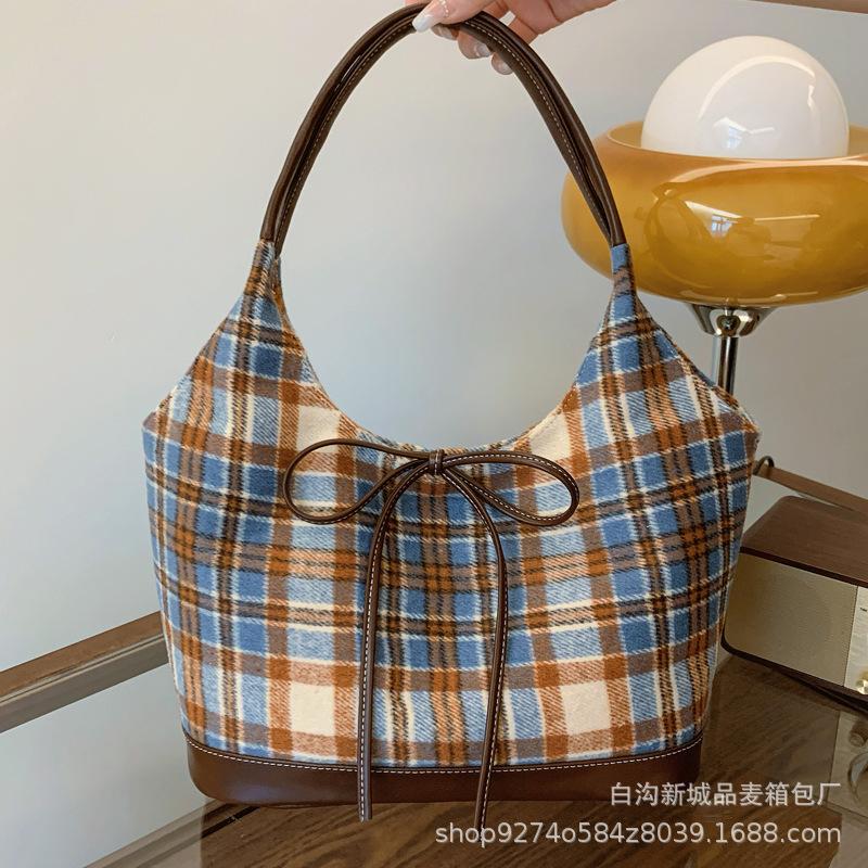 This year's popular fashion plaid small bag women's 2025 new temperament versatile shoulder underarm bag commuter tote bag