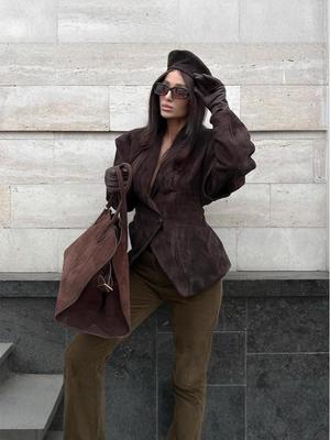 In Stock: Elegant Turn-Down Collar Waist-Cinching Single-Button Coat - European & American Style Fashion 2025