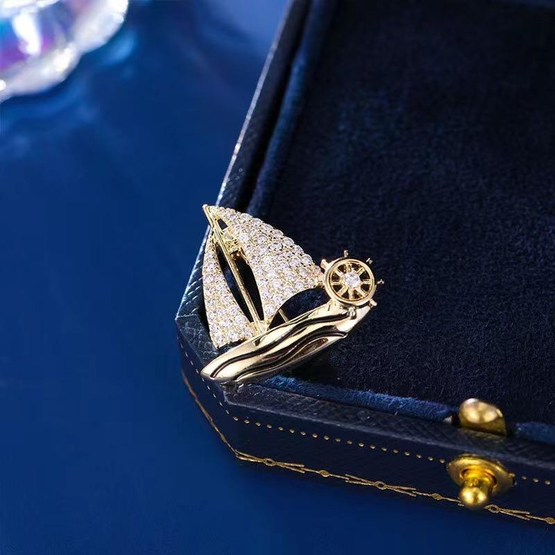 Exquisite Small Sailboat Brooch Pins for Women Men Unisex Rhineston Zircon Lapel Pins Successful Badge Party Suit Jewelry Gifts