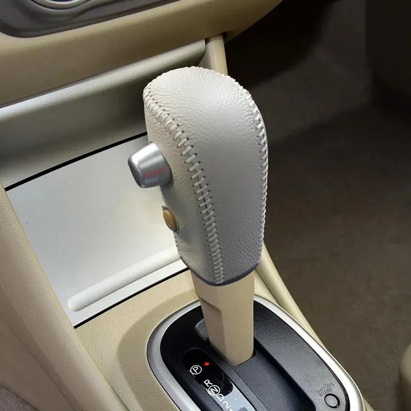Carbon Fiber & Leather Gear Handle Cover for Nissan Sylphy(Sentra) - Multi-Color Interior Accessory