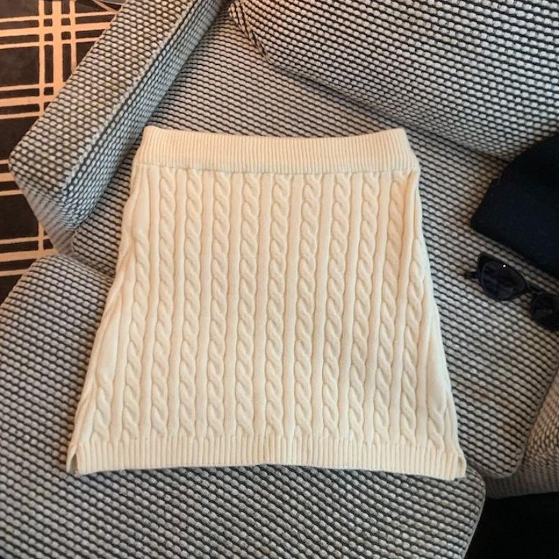 Women's High-Waist Korean Style Slimming Mini Skirt - Soft, Sexy, and Versatile for Winter 2025