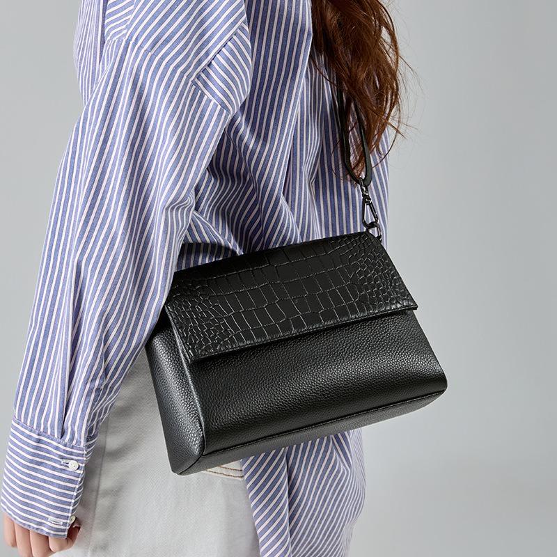 Leather women's bags, messenger bags, women's versatile commuter small square bags, new crocodile pattern high-quality textured shoulder bags