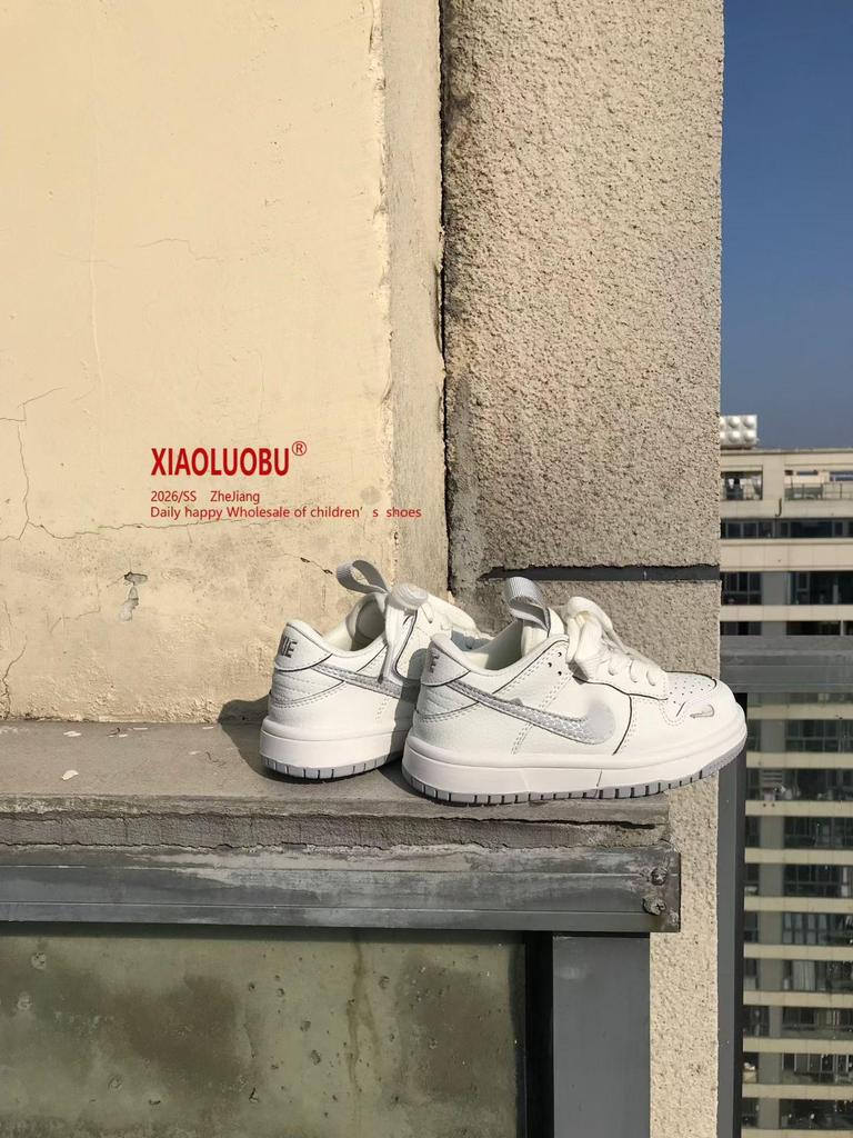 Zapatillas Deportivas Blancas para Niños Primavera 2026: Zapatillas Modernas, Casuales y Versátiles para Niños, Niñas y a Juego Padre-Hijo.