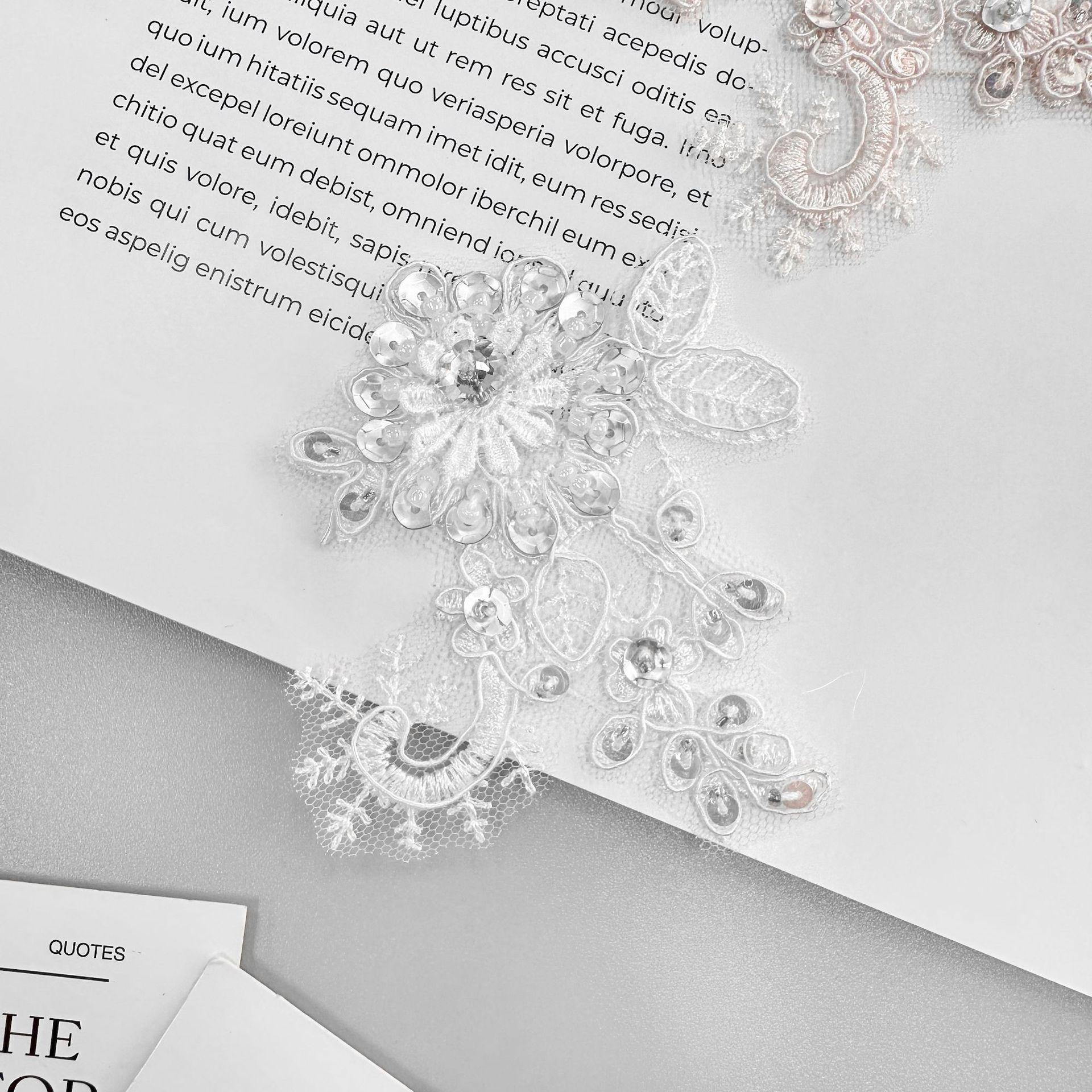 

Сетка Бисер Пайетки Вышивка Прядь Декоративный Маленький Цветок Одежда Багаж Юбка Декоративная Тканевая Наклейка Аксессуары D107 white (unilateral random hair)