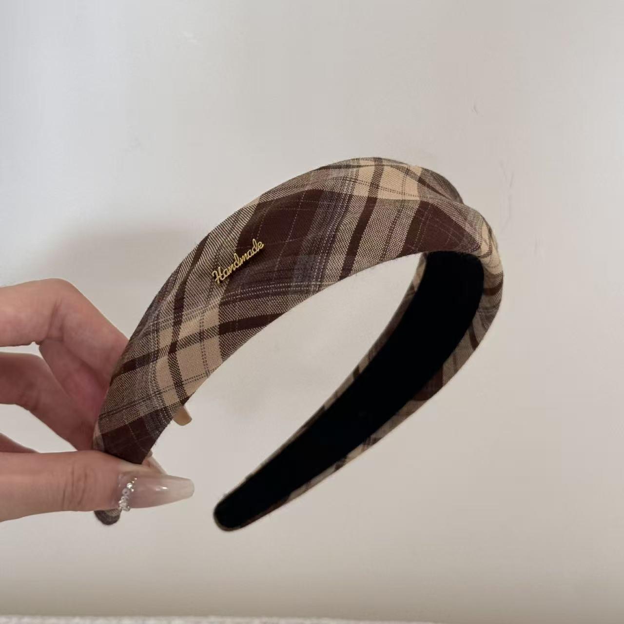 

Широкая повязка на голову из шикарной французской клетчатой текстурированной ткани для женщин - Увеличивает высоту макушки и стройнит лицо