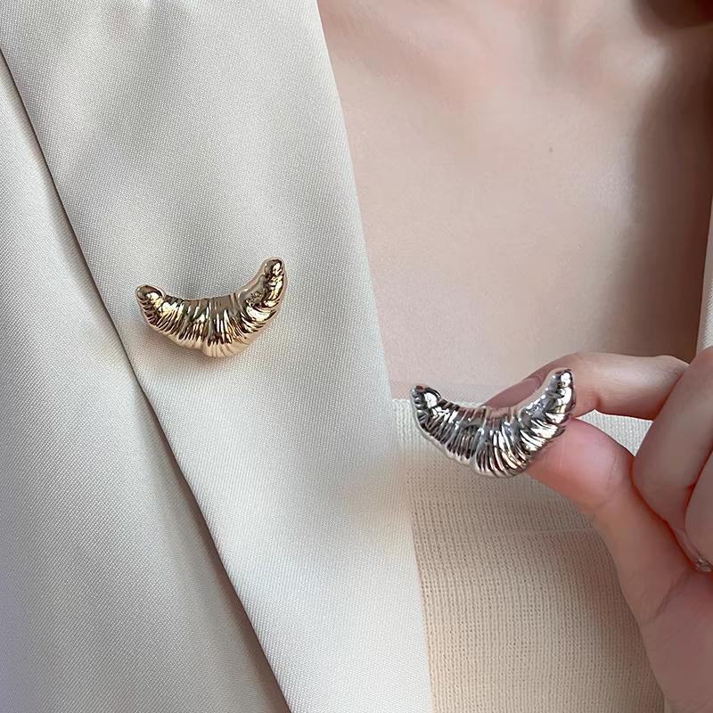 Modne broszki croissant dla par unisex, metalowe przypinki w kolorze złotym i srebrnym, moda koreańska, biżuteria vintage, prezenty, akcesoria