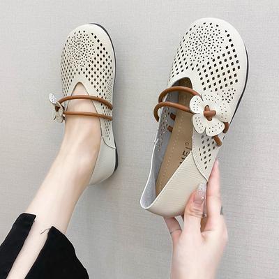 Mode Modische Ethnische Stil Retro Sandalen 2024 Sommer Neue Blume Weiche Leder Komfortable Flache Unterseite Aushöhlen Einzelnen Schuh Frauen