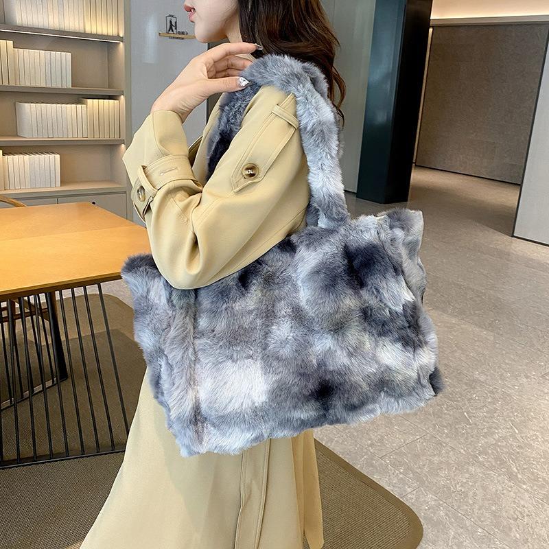 New large-capacity fashion tote bag plush contrasting color simple shoulder underarm bag handbag winter