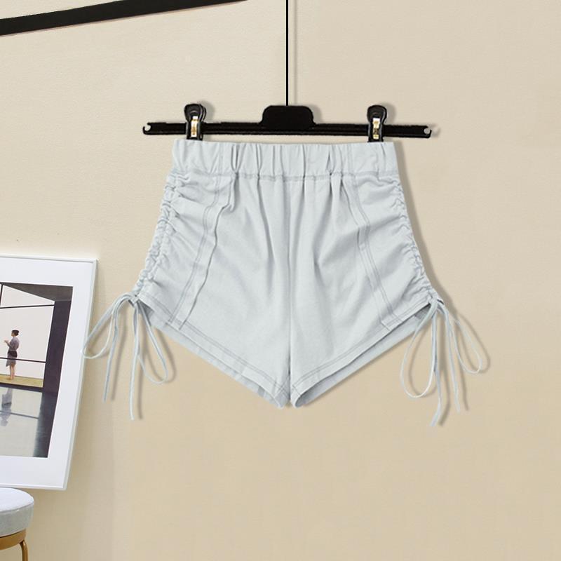 

Приталенная футболка с U-образным вырезом и спортивные шорты Женский летний комплект из двух вещей M