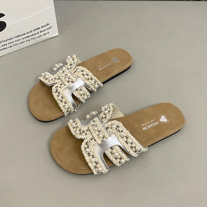 

2025 summer new small fragrant cool slippers women s wear niche design sense pearl seaside beach one-word drag 40