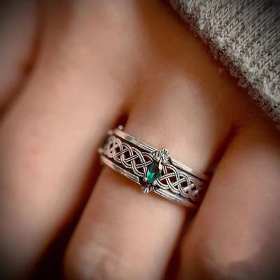 Retro Witch Knot Men Ring Green Gemstone Charm Trendy Lucky Jewelry Gift for Women Fashion Accessories