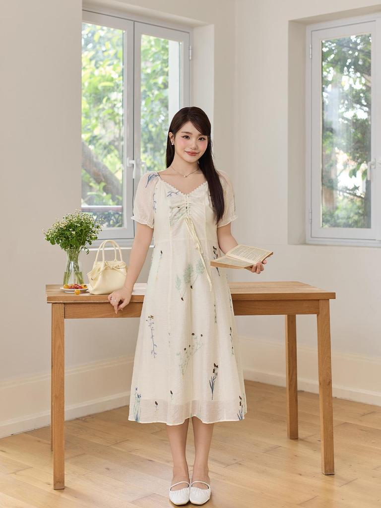 Plus Size French Retro Embroidered Lace V-neck Dress for Women - Slimming Waist Style