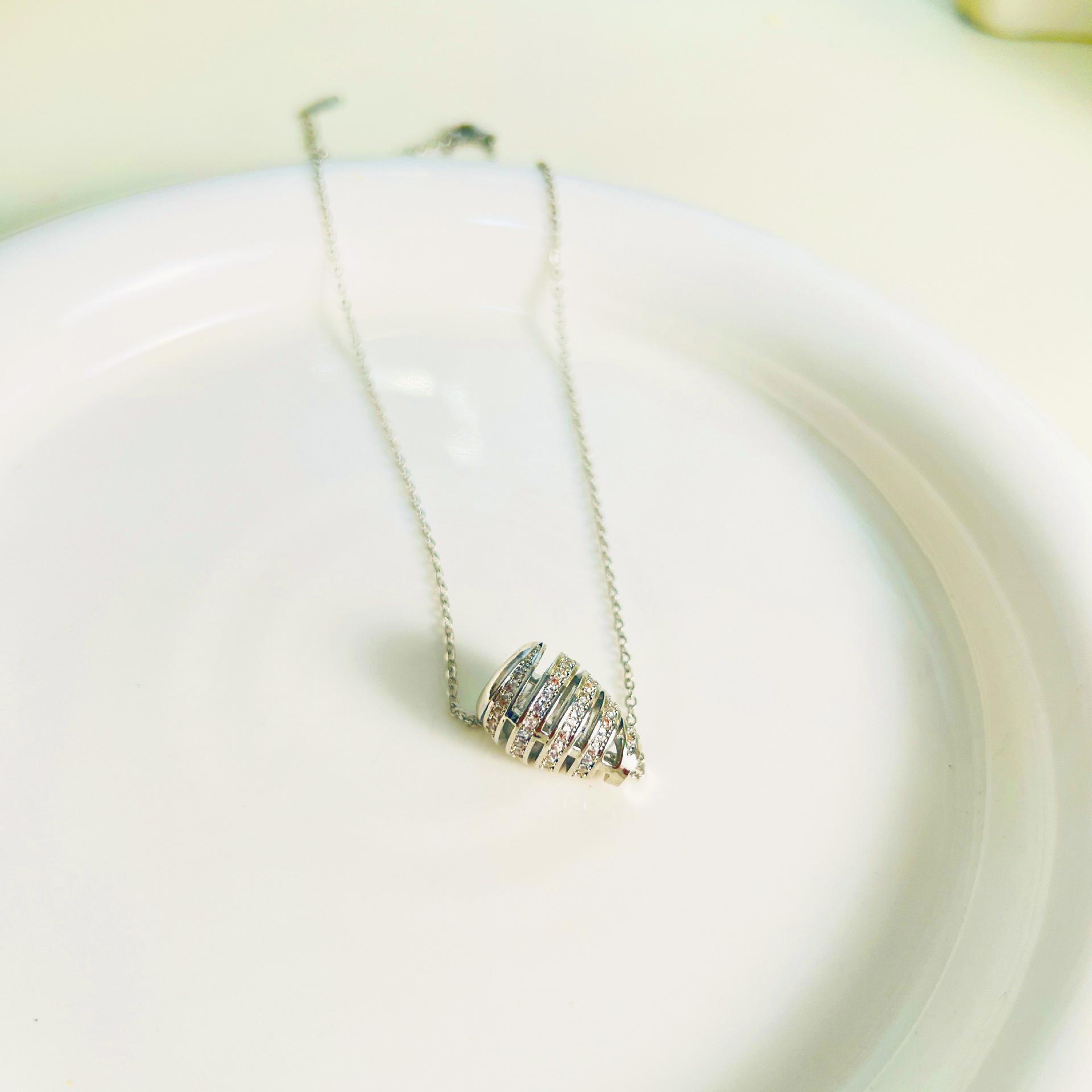 

Медная подвеска с золотым покрытием в виде ракушки - Модный и прочный женский аксессуар