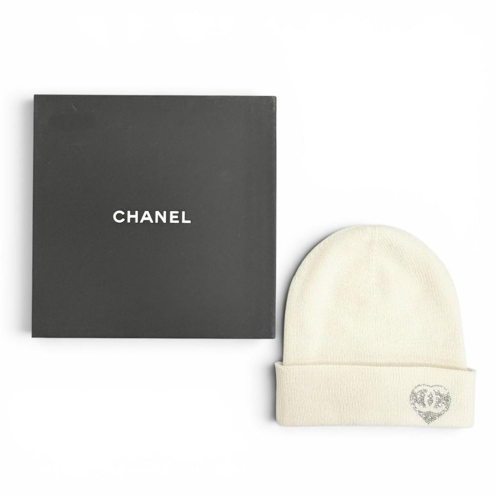 Great CHANEL Knit cap COCO Mark Heart Rhinestone Knit Hat white cashmere Women Used