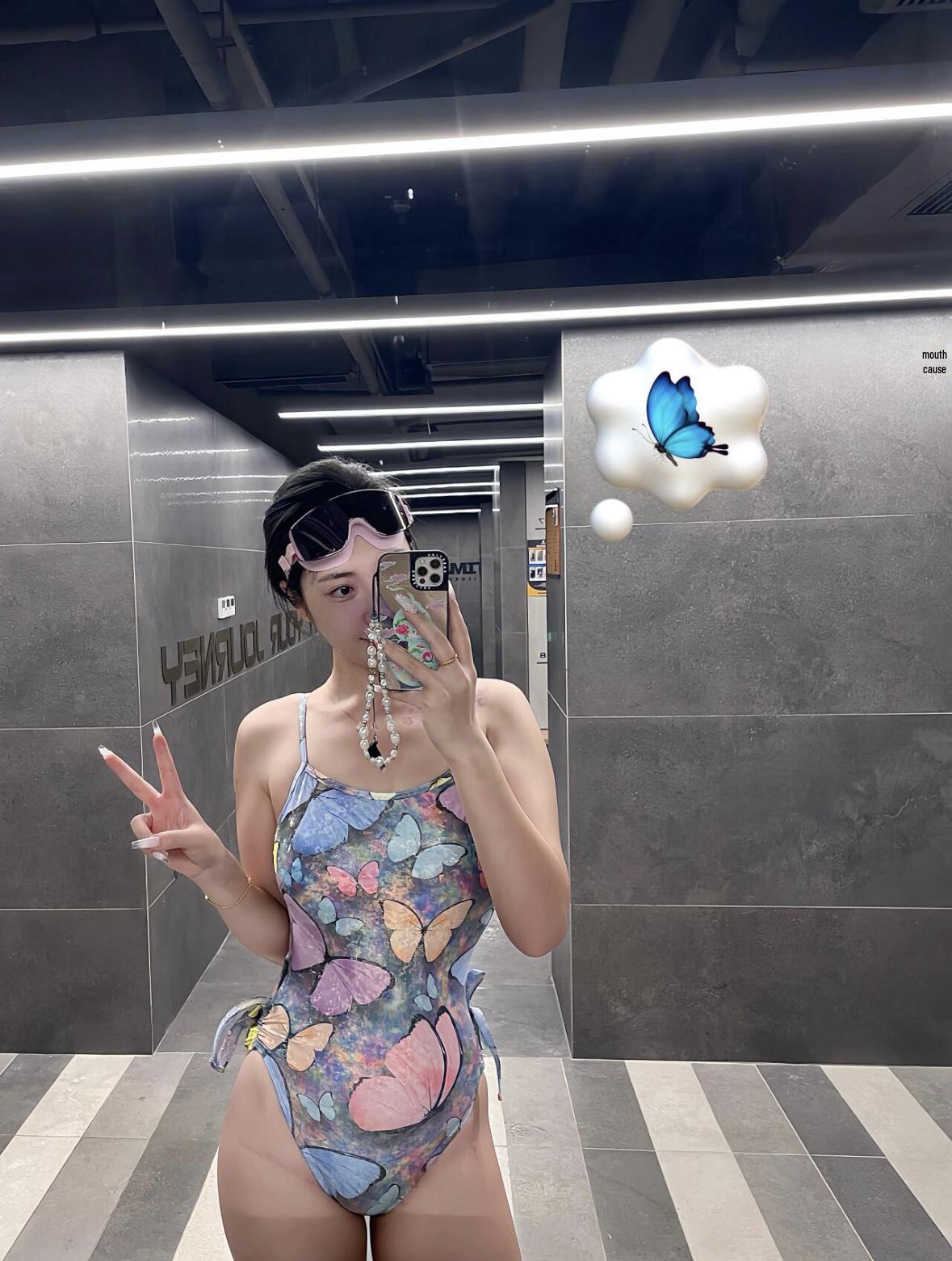 

Женский купальник бикини премиум-класса с золотой фольгой, облегающего кроя - Сексуальный, стройнящий, дизайн с бабочками, идеально подходит для соревнований и горячих источников. Large