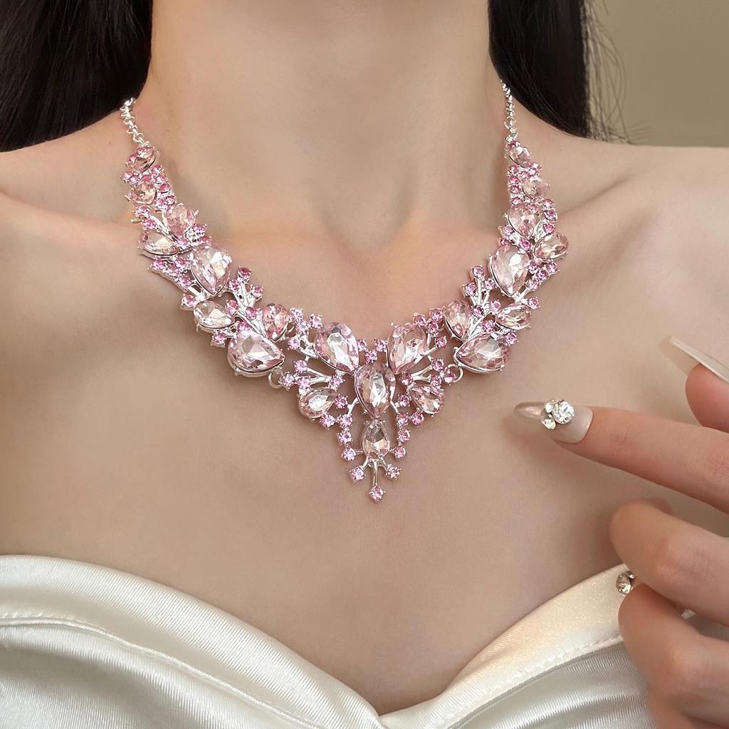 Teardrop Flower Pendant Necklace: Diamond-Studded, Retro-Style, Luxury Clavicle Chain for Women