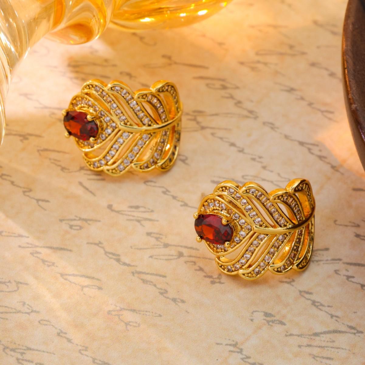 

Xiaohongshu s Same Style Full Feather Earrings Light Luxury High-end Niche Design Heavy Industry Accessories
