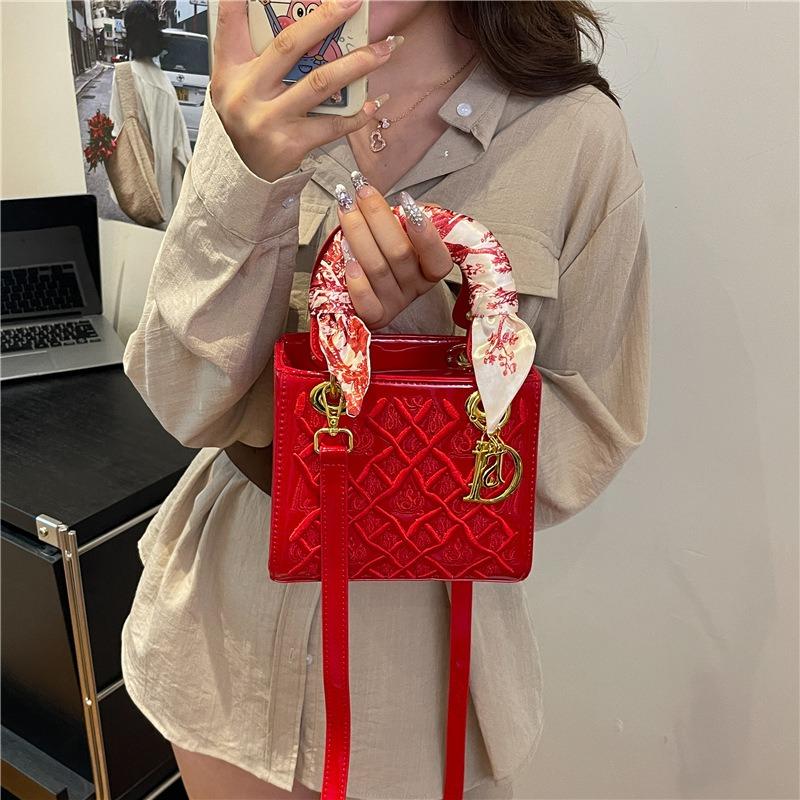 Heavy Industry Embroidery Versatile Princess Diana Bag New Silk Scarf Handbag Bag Women's Premium Shoulder Crossbody Bag