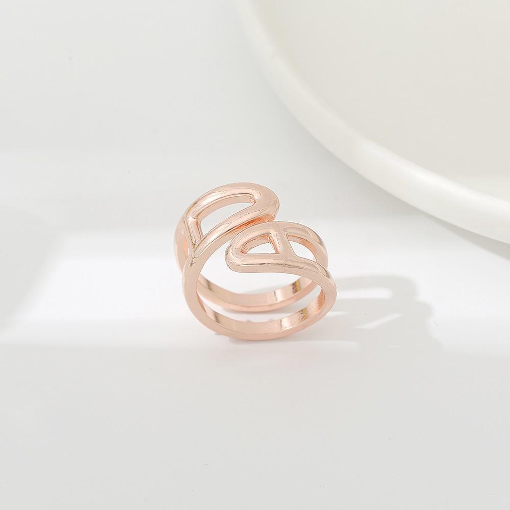 1pcs Women Shawl Ring Clip Scarves Fastener Silk Scarf Buckle Holder Hollow Brooches Wedding Jewelry Female Clothing Accessories