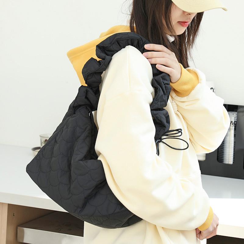 IELGY Japanese Casual Drawstring Canvas Underarm Bag, Fashionable Embroidered Thread Shoulder Pleated Padded Cotton Messenger Bag
