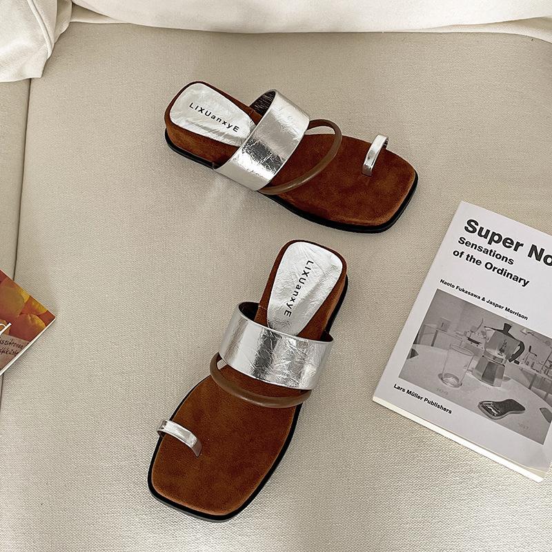Fashion temperament retro French wedge heel one-word slippers women's summer wear 2025 new versatile Roman cool slippers