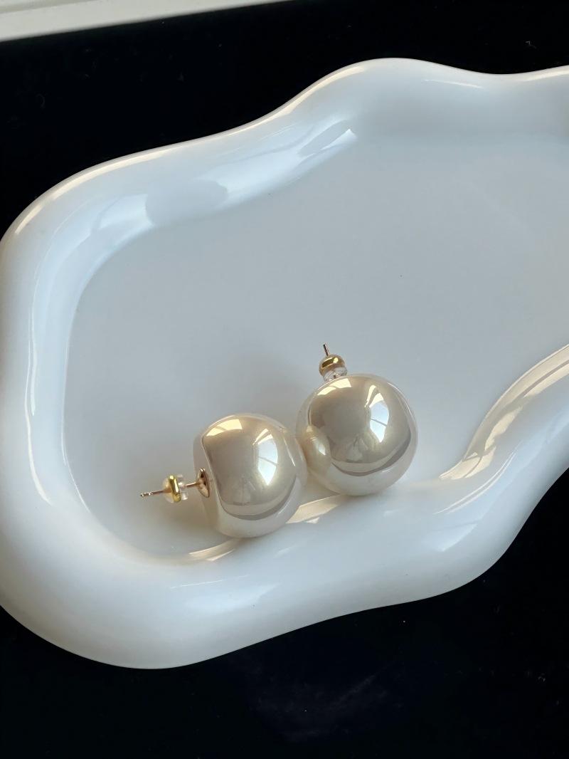 

Light Luxury Photogenic Thin 25Mm Stud Earrings Mirror Aurora Femininity Retro Feeling Round High Bright Bead Ears