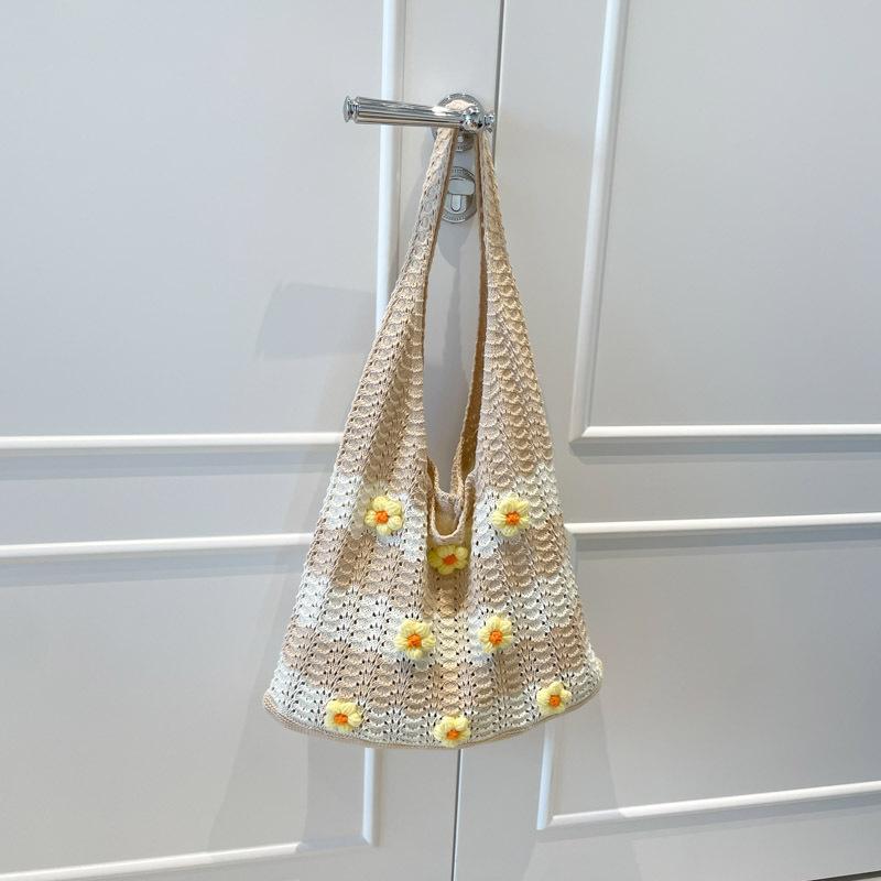 

2025 summer striped woven bag niche contrasting color bar knitted bag women s simple hollow portable fashion shoulder bag бежевый