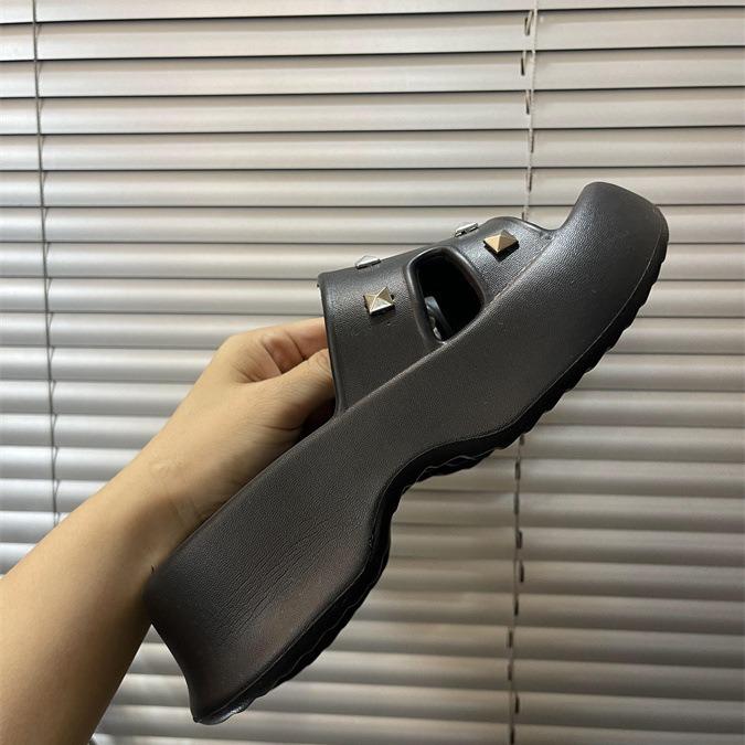 Papuci noi de vară cu talpă groasă și nituri, papuci de vară cu talpă groasă pentru plajă