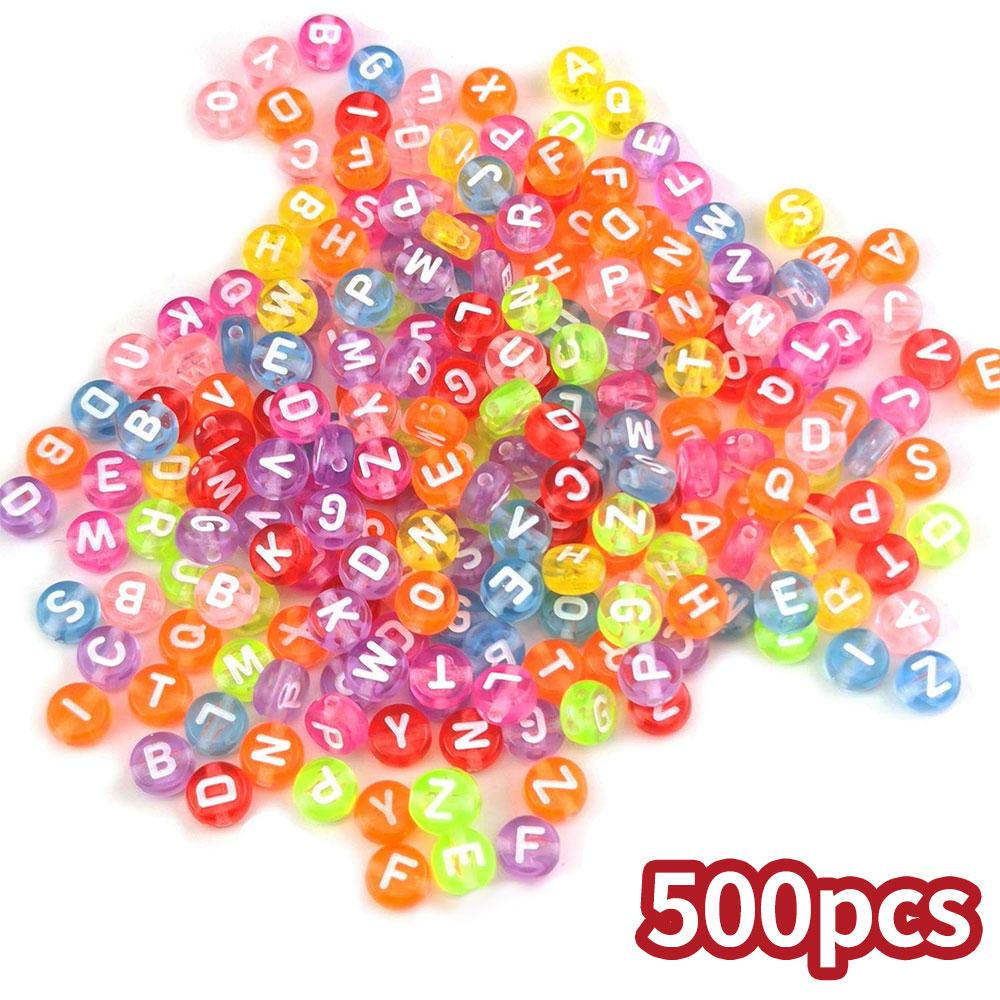 100/300/500 Stück Durchscheinende Bunte Runde Acryl Alphabet Perlen 4x7mm Weiße Buchstaben A-Z Perlen für Schmuckherstellung und DIY Armbänder, Halsketten