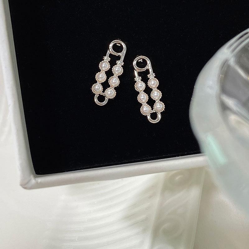 Brincos de Design Divertido e Personalizado com Pérolas Simples, Pequenos e Nicho Brincos Estilo Frio