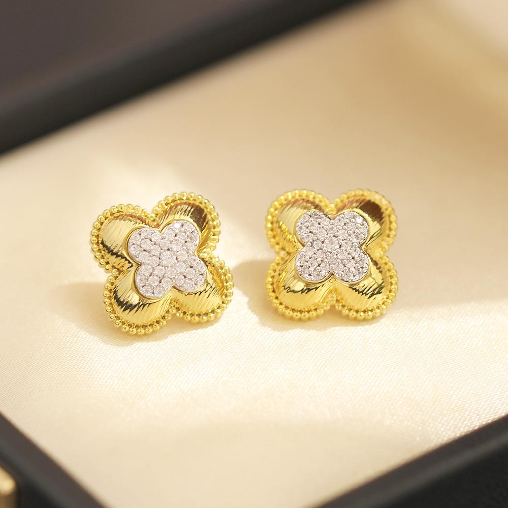 Europese en Amerikaanse niche tweekleurige goud gegalvaniseerde oorbellen exquise micro-ingelegde zirkoon bladoorbellen 925 zilveren naald oorbellen damesaccess