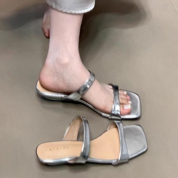 Zehentrenner coole Hausschuhe Damen 2025 Sommer neu sexy eckige Spitze Ein-Wort-Slipper Sommerbekleidung Pendler lässige Hausschuhe