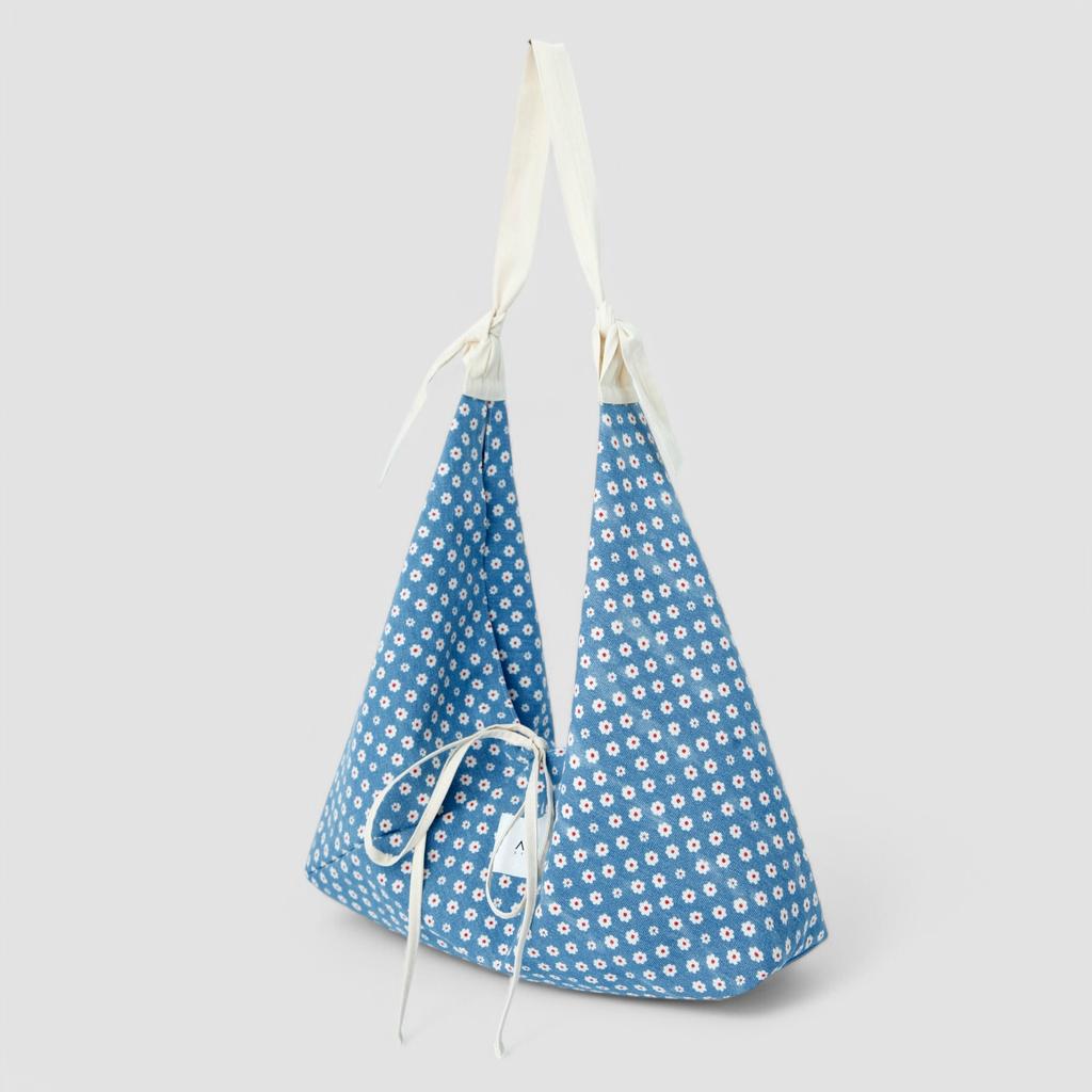 Atil Studio Denim Daisy Knot Shoulder Bag_[Light Blue]