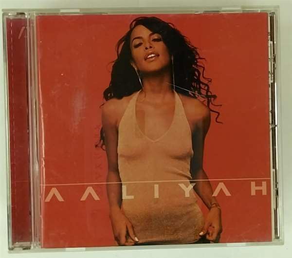 

CD AALIYAH - AALIYAH VJCP68264 Blackground Rec 2001 Japan Rap & Hip-Hop/R&B Used