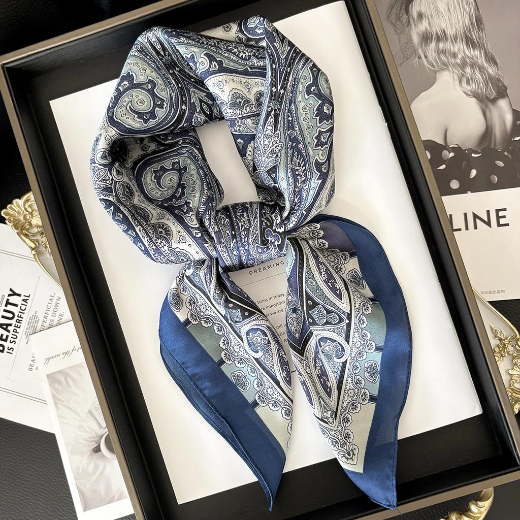Neues Literarisches Modisches Bandana Imitationsseide 70*70cm Temperament Quadratische Schals Damen Frühling/Sommer Weicher Satinschal