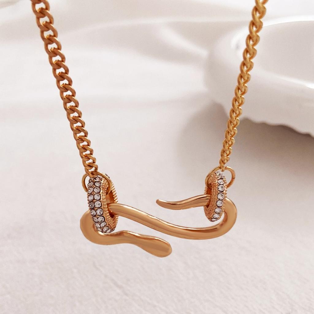 Abstract Curved Snake Pendant Necklace Shiny Stone Tube Curb Chain Minimalist Statement Neck Jewelry for Women Daily Party Wear