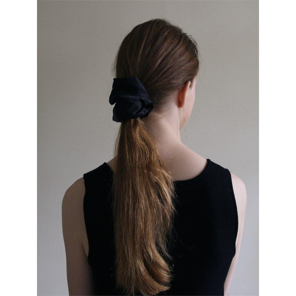 

Атласная резинка-скранчи (черный)