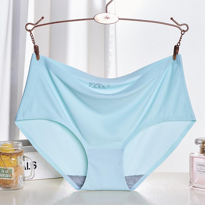 Nylon Seamless Women's Mid-Waist Breathable Panties with Elastic Waistband - Sexy Triangle Design