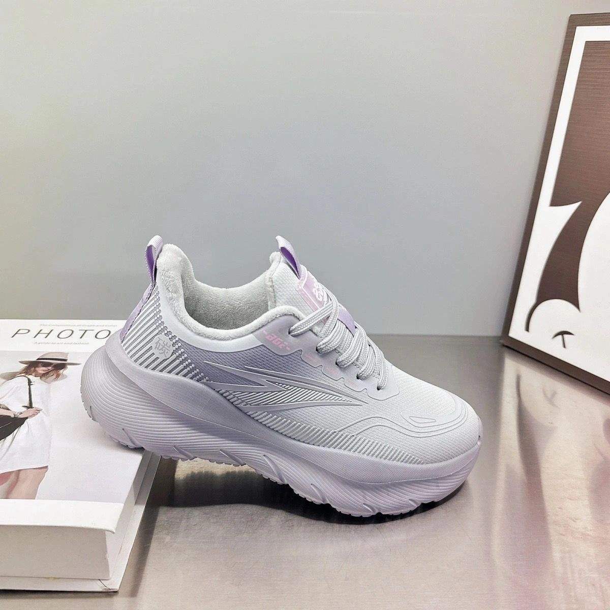 

Men s and women s 2025 winter new velvet casual shoes leather surface light running soft sole sports soft sole black men s cotton shoes 44