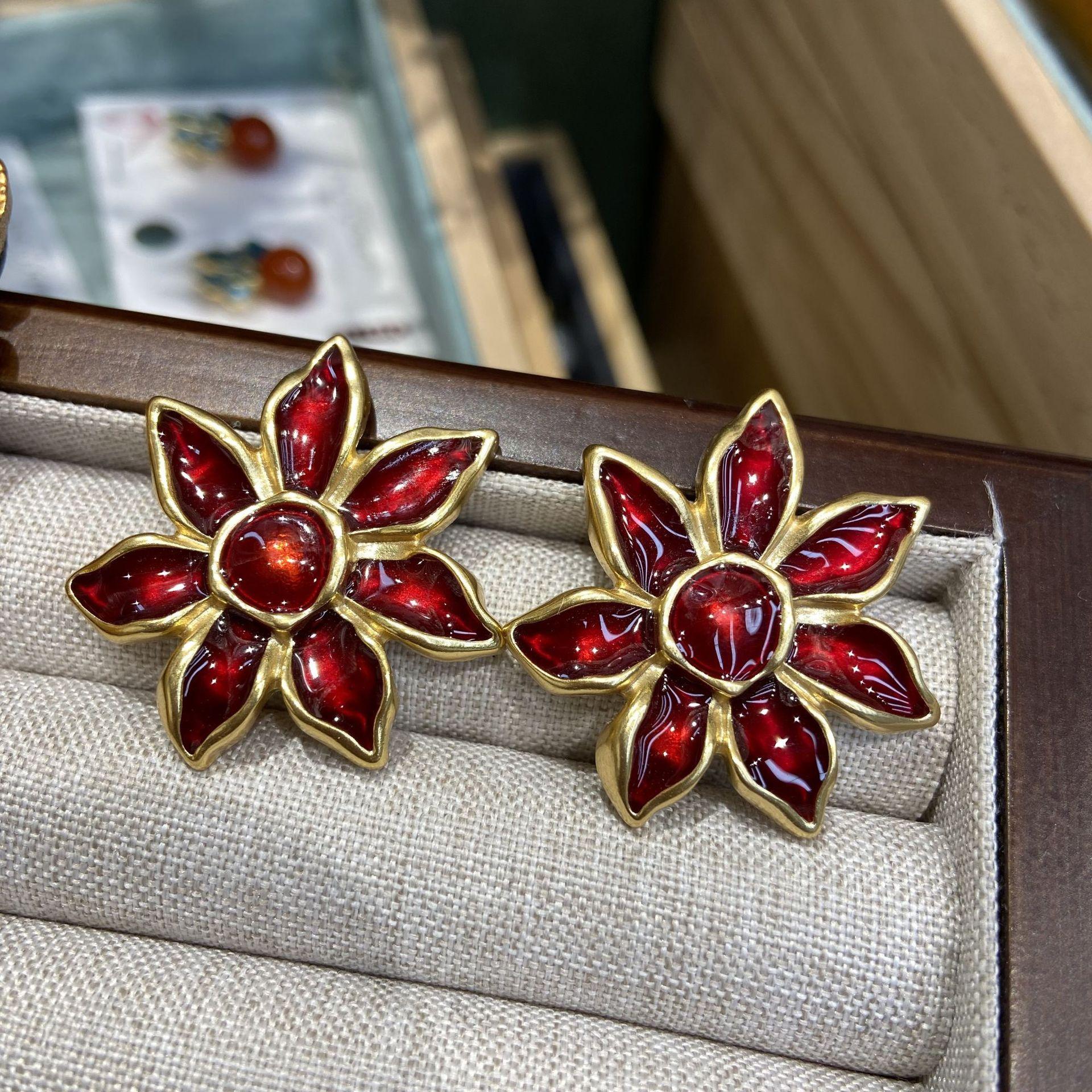 

Medieval Vintage Vintage Enamel Drop Glaze Red Flower Stud Earrings Earrings Temperament Copper Plated Real Gold Earrings Color Retention