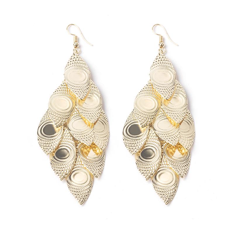 

Сережки з перебільшеними порожнистими листками та китицями з матовим диском - європейський та американський холодний стиль