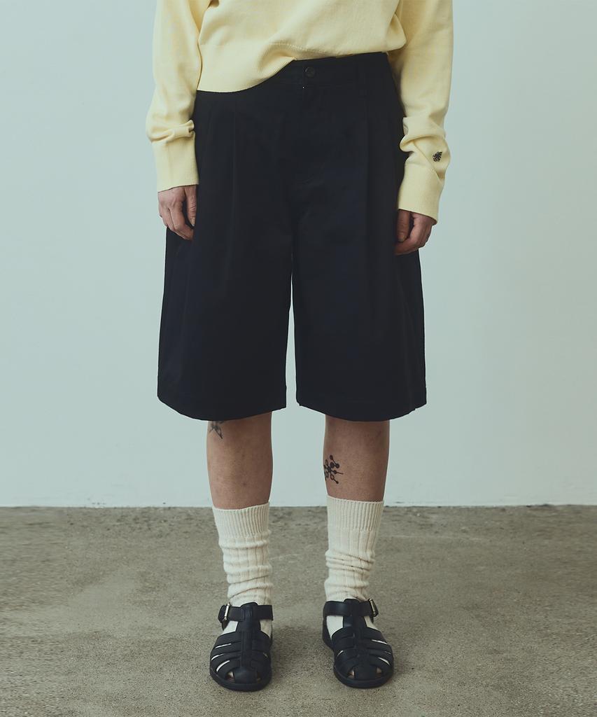 UNIFORM BRIDGE Two Tuck Bermuda Shorts(Womens) Black