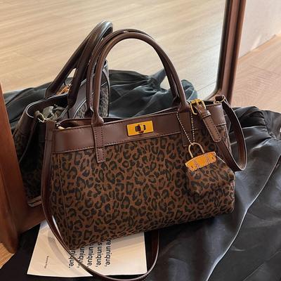 Premium Contrasting Color Leopard Print Tote Bag Casual Large Capacity Portable Vegetable Basket Bag Versatile Portable Messenger Bucket Bag