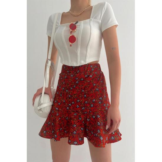 

Укороченная блузка с квадратным вырезом и короткими рукавами