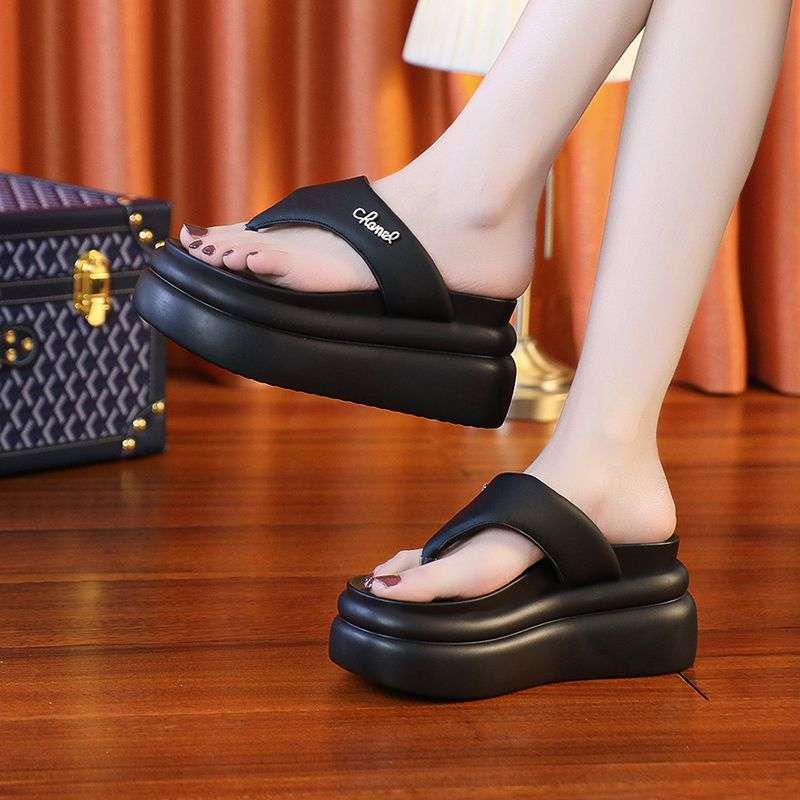 European toe slippers women's 2025 summer casual thick bottom fashion increase height and thinness small flip-flops beach sandals
